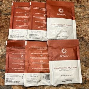 Six envelopes of chewy chocolate chip cookie mix.